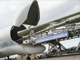 Airbus A330 wing enters a Beluga