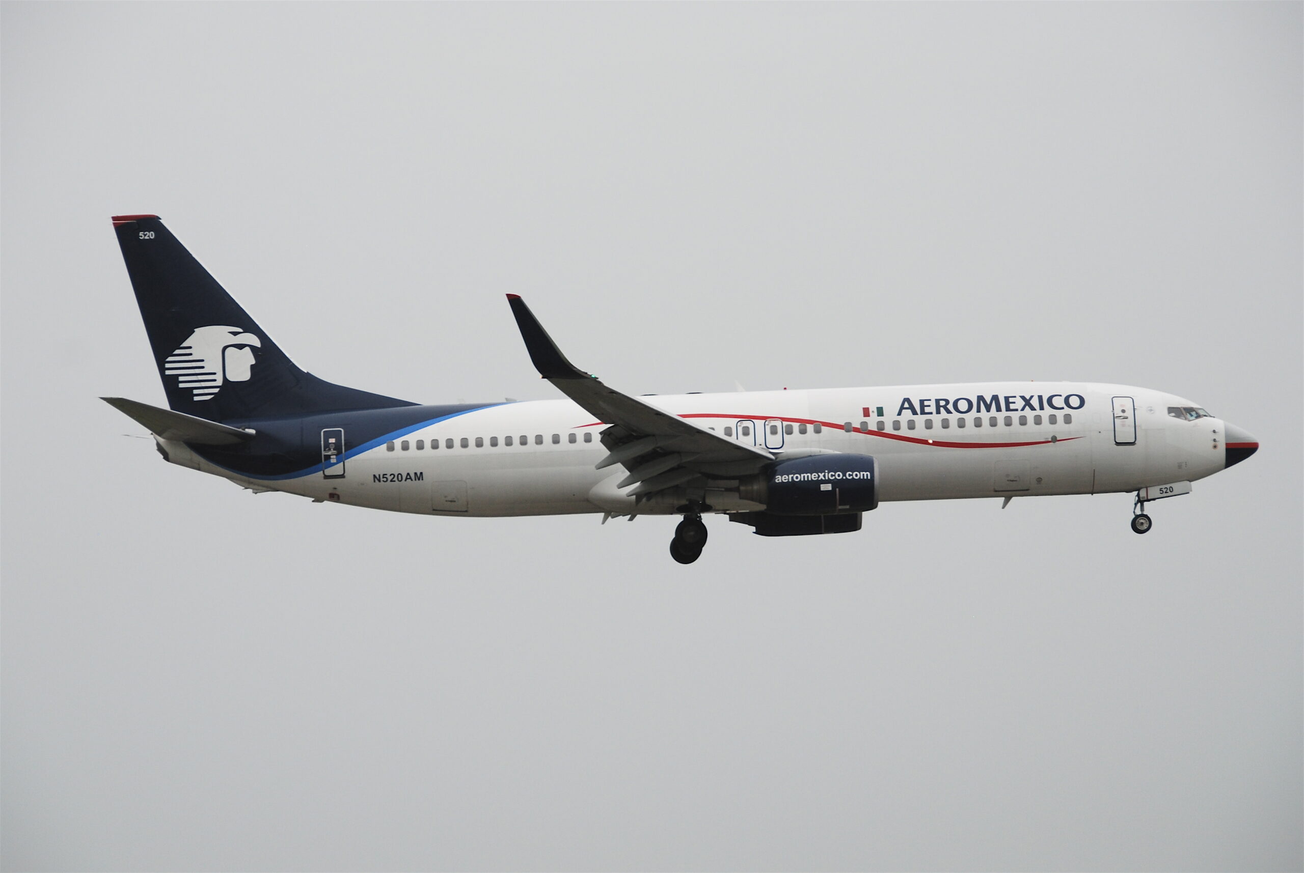AeroMexico Boeing 737-800 N520AM