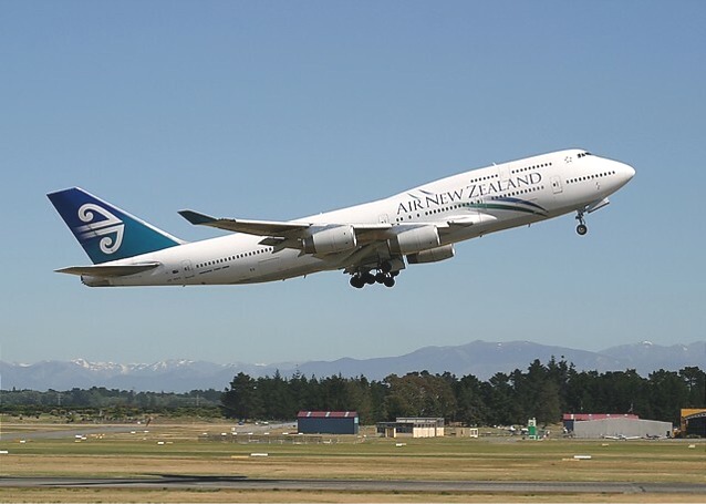 Air New Zealand Boeing 747-400 departing Christchurch