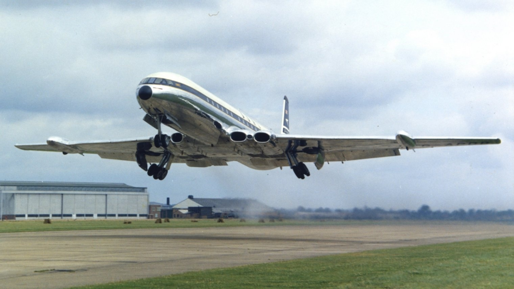 BOAC de Havilland Comet taking off