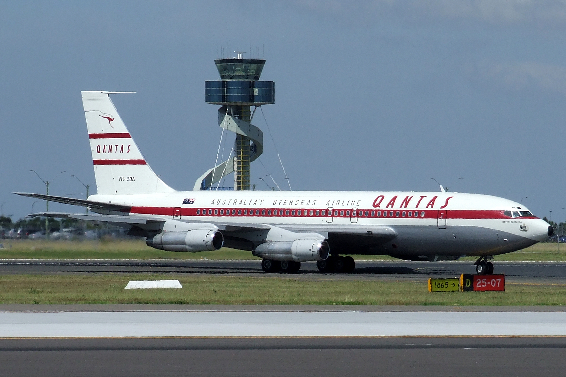 Boeing 707-138 Qantas VH-XBA