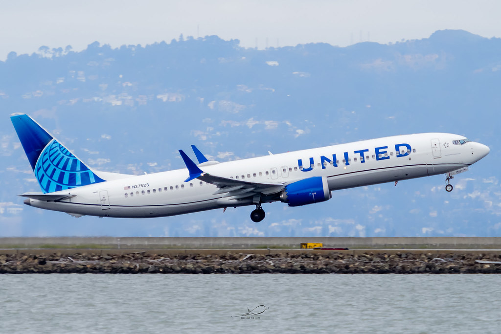United Airlines Boeing 737.