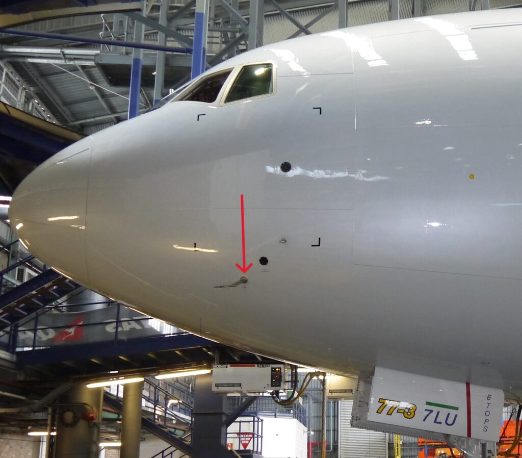 Boeing 777-300 pitot head