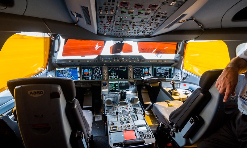 Cockpit of the Airbus A350 XWB