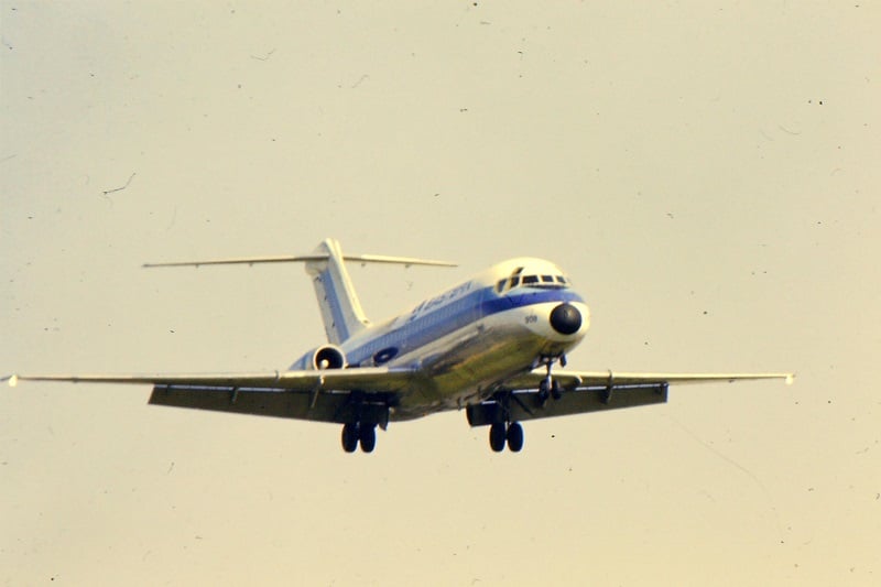 Eastern Air Lines DC‑9‑10 N8909E full‑span flaps