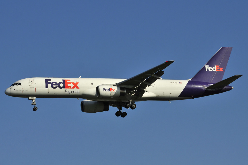 FedEx Boeing 757-27B(SF) N916FD