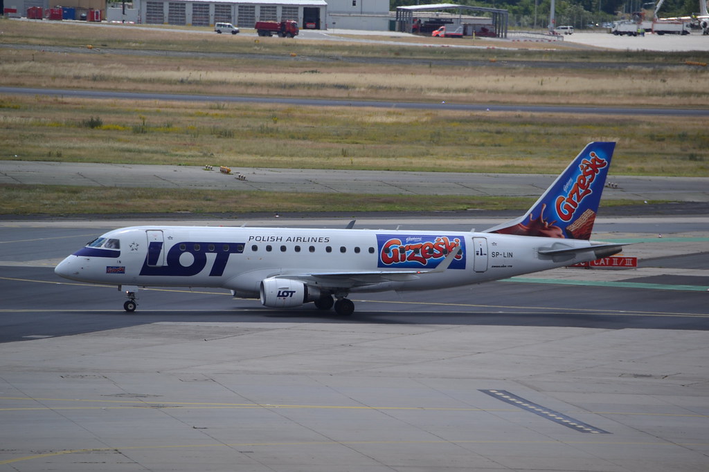 LOT Polish Airlines Embraer ERJ‑175 SP‑LIN