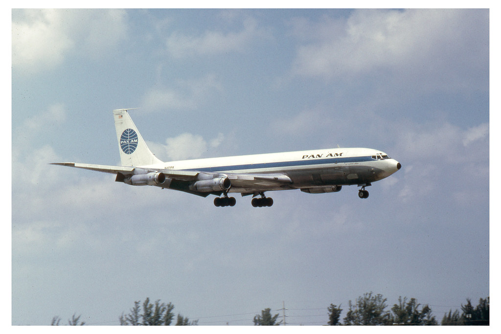 Pan Am Boeing 707 landing in Miami 1971