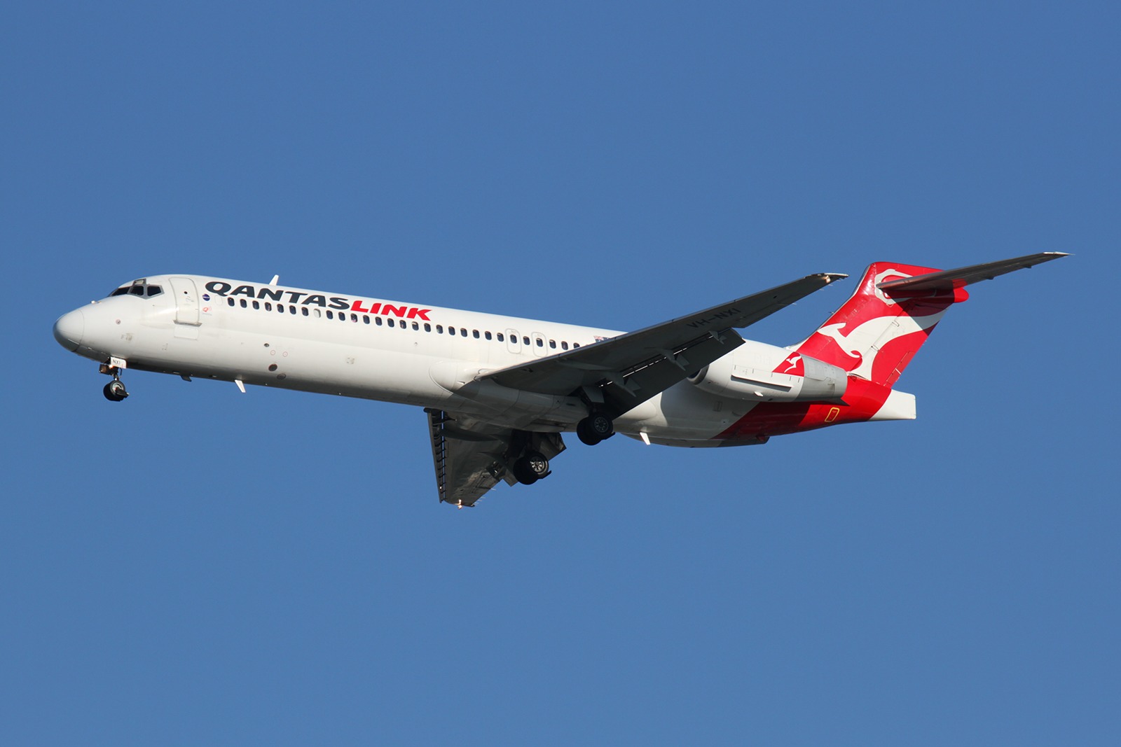 QANTASLink Boeing 717 VH-NXI on approach