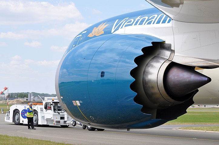 Vietnam Airlines Boeing 787 Dreamliner jet engine