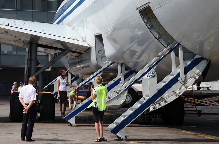  The Ilyushin IL-86, the ancestor of the IL96-400M sported internal airstairs that could be deployed in remote locations where airport services were lacking. It is unclear whether this will be carried forward to the IL-96-400M. Whilst a great feature, there is obviously a space penalty which could impact paying cargo. 