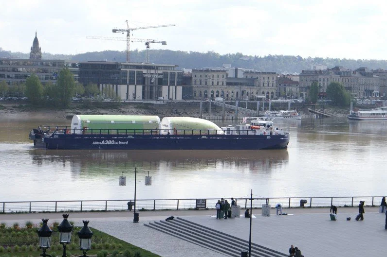 A380 transport Port of Bordeaux