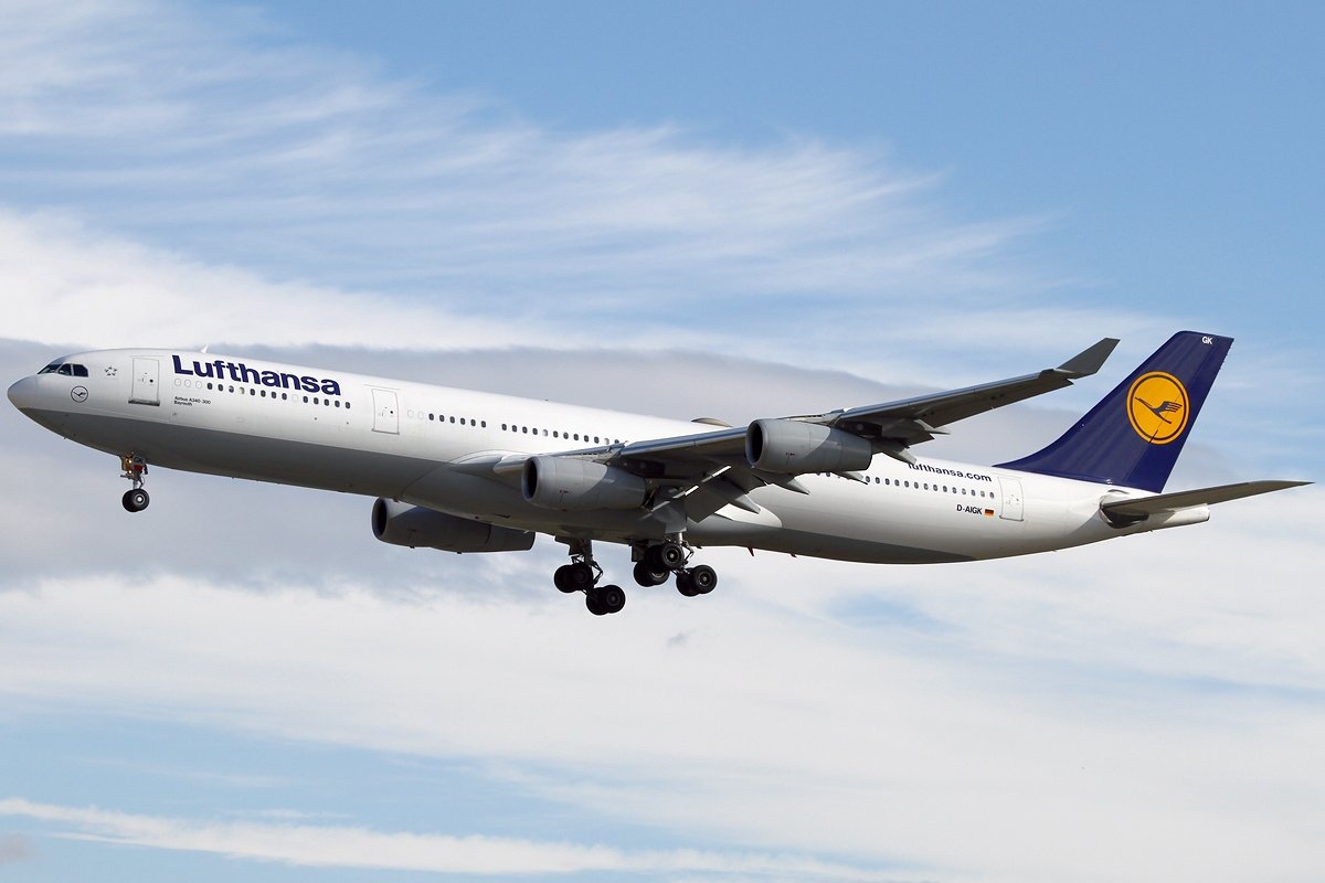 Lufthansa A340-311