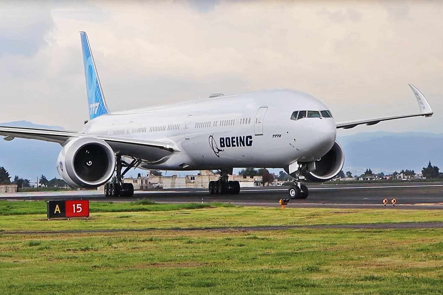 Boeing 777-9 on the taxiway
